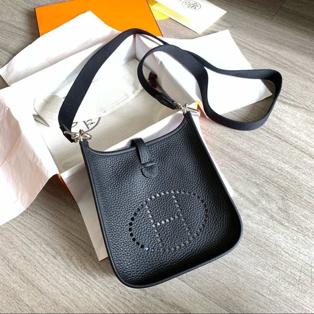 Sold Hermès mini Evelyne